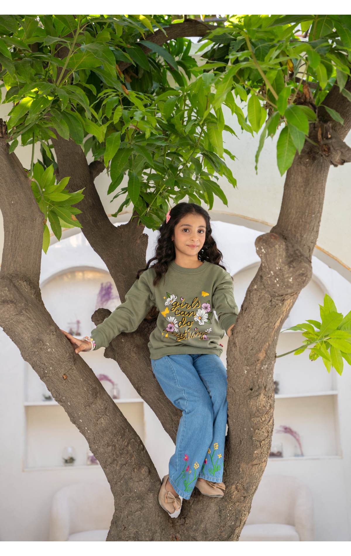 Girl's Can Do Anything Grapic SweatShirt